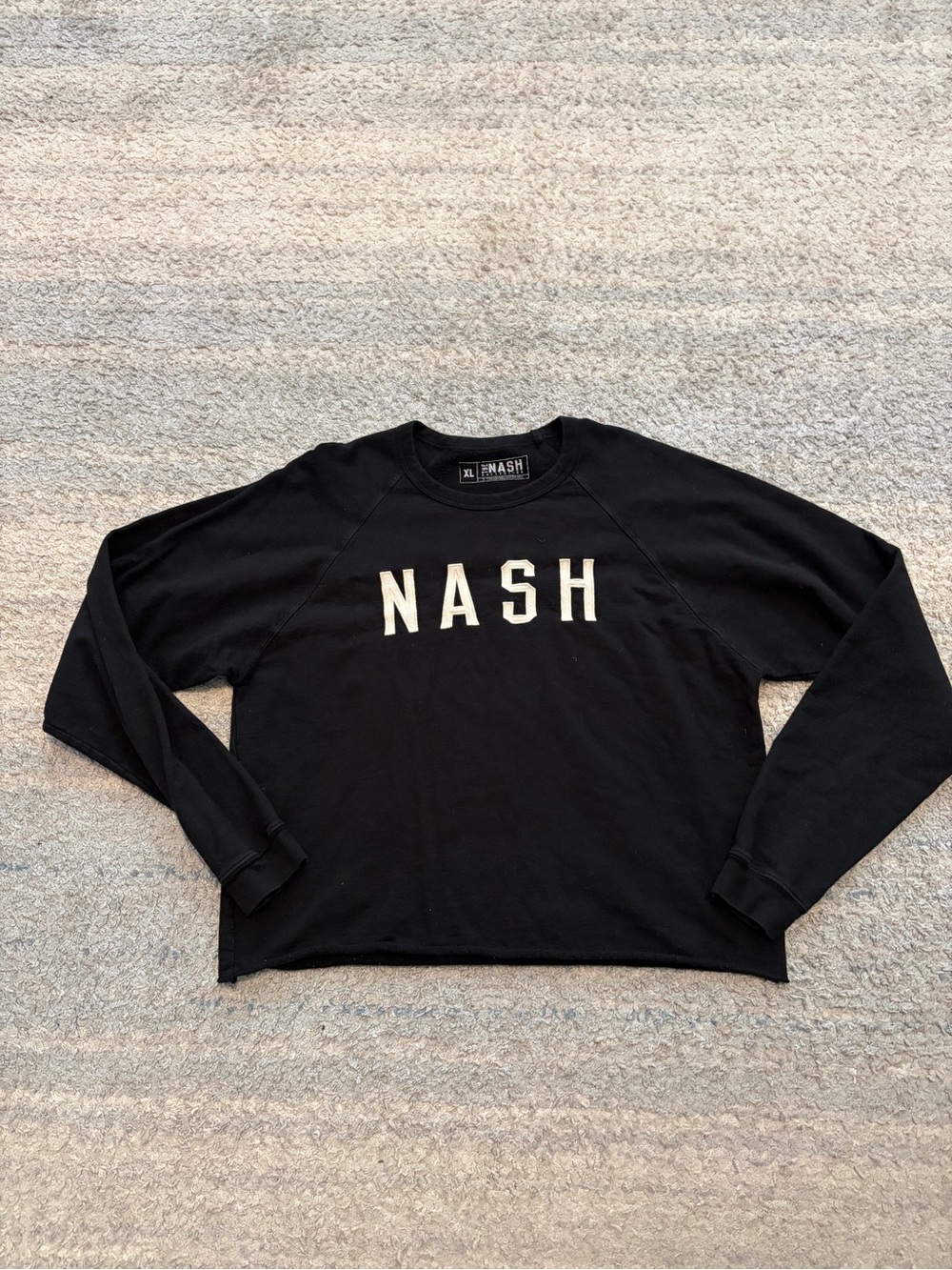 The Nash Collection Sweatshirt XL Womens Black Graphic Raw Hem Cropped Pullover
